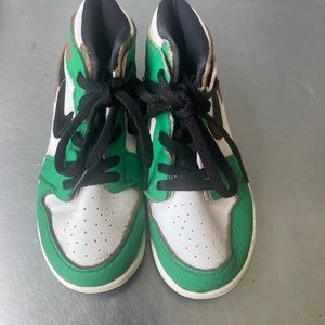 Air Jordan 1 Retro High OG TD “Lucky Green” Sneakers